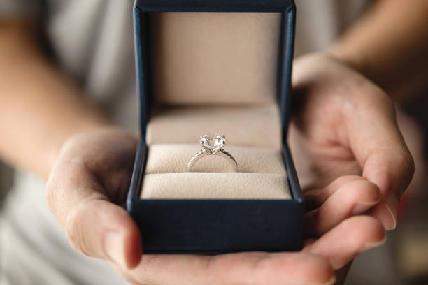 結婚指輪と婚約指輪の違いは？デザイン？価格？両方必要？